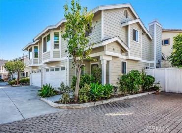MLS# OC25182694